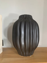 Load image into Gallery viewer, Black contemporary vase with ribbed design
