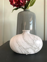 Load image into Gallery viewer, 2 curved matt vases, narrow at the top and bigger at the button. One vase is Matt White and one is marble effect.
